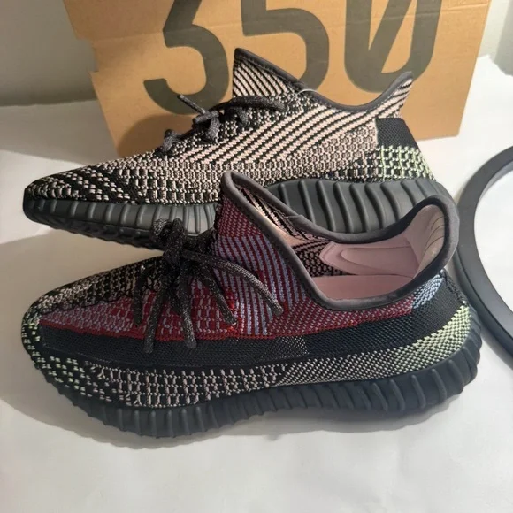 Yeezy Boost 350 V2 Black Red Sneakers with box - Picture 2 of 4